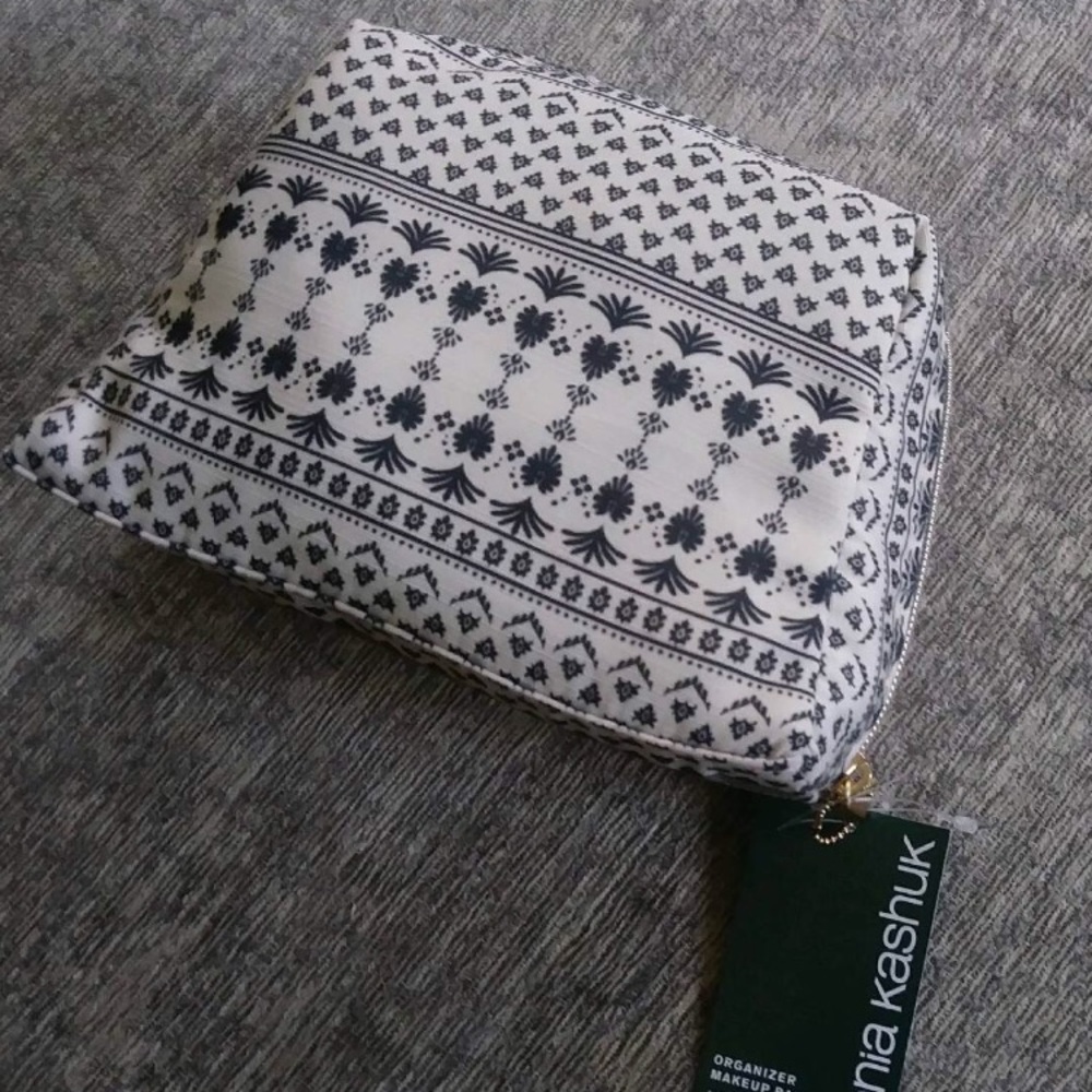 NWT ,Soft travel makeup/cosmetic bag